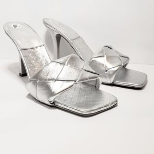 Vince Camuto Silver woven strap mule, sz:9.5, heel height 4-in, square open toe